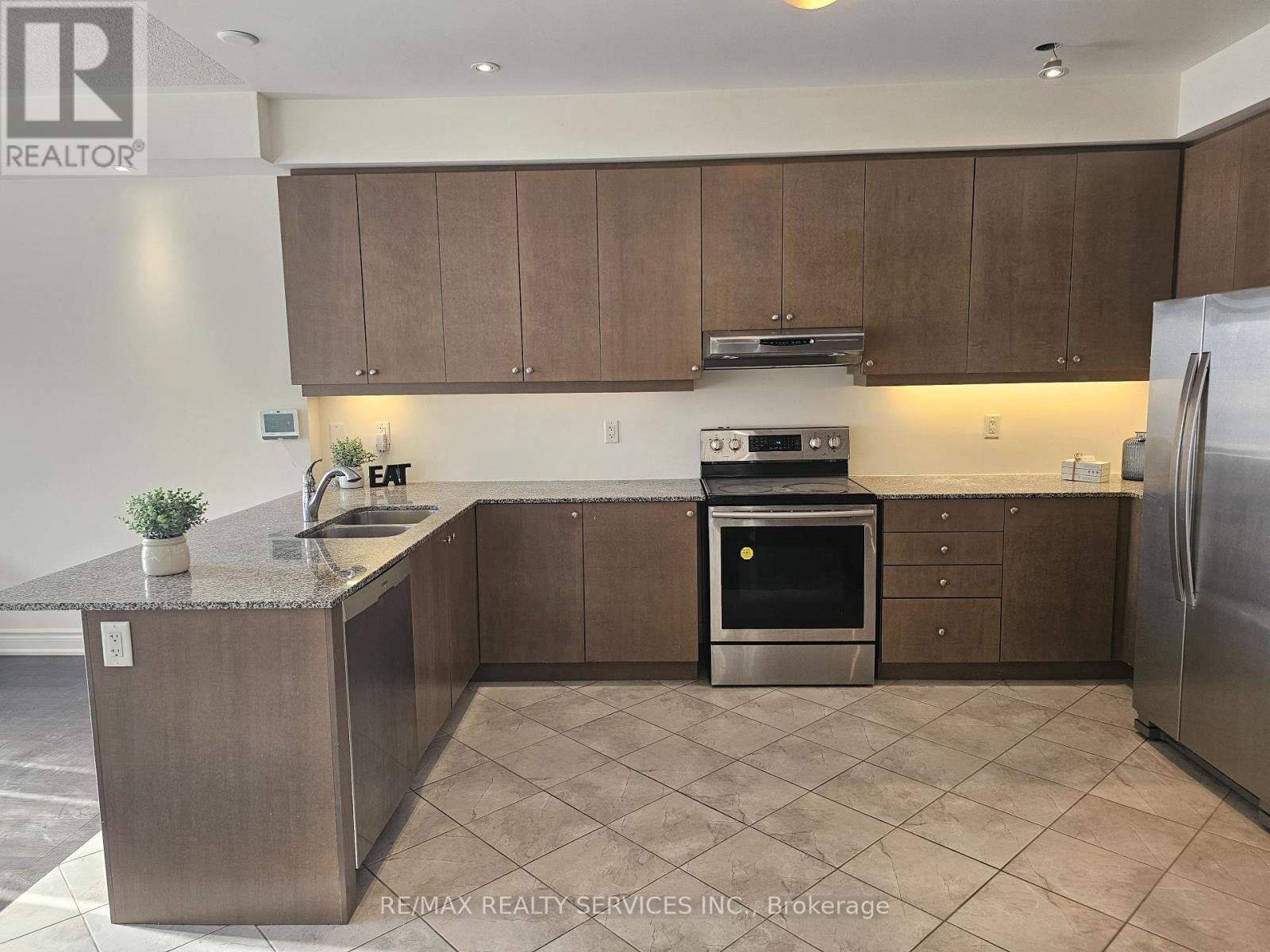 7 Lady Evelyn Crescent, Brampton, Ontario  L6Y 6C7 - Photo 6 - W12389697