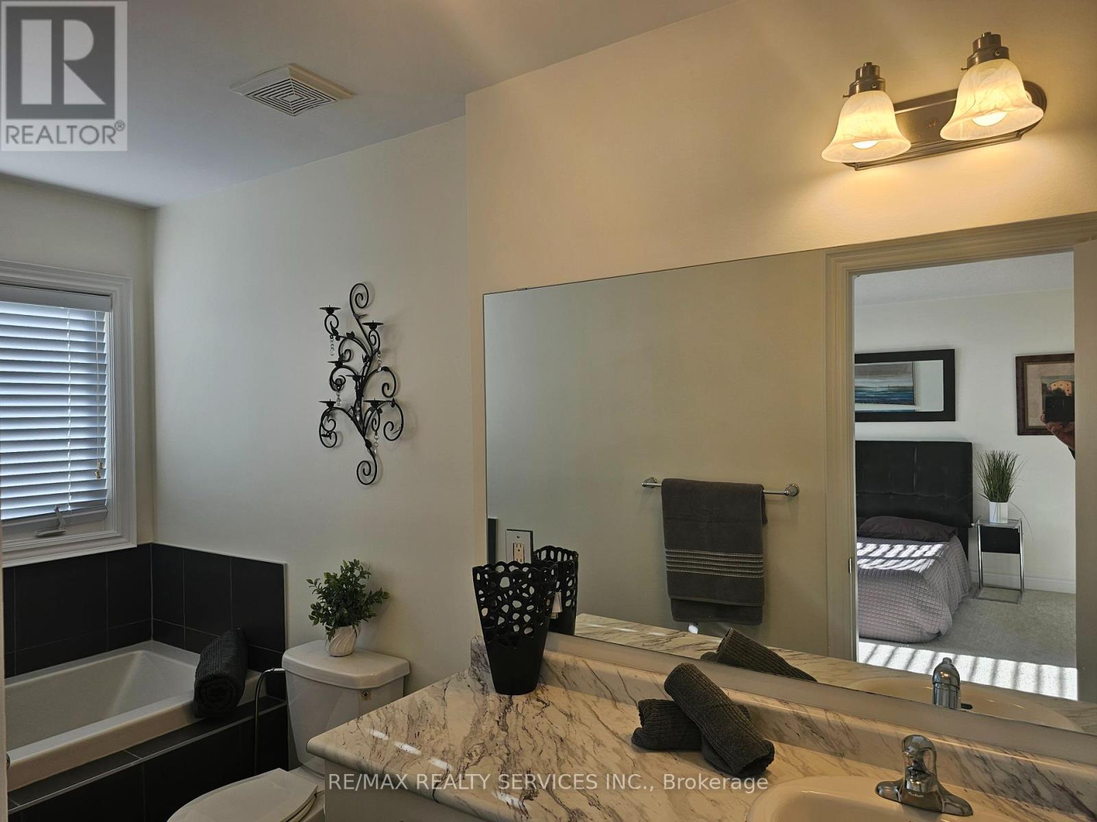 7 Lady Evelyn Crescent, Brampton, Ontario  L6Y 6C7 - Photo 22 - W12389697