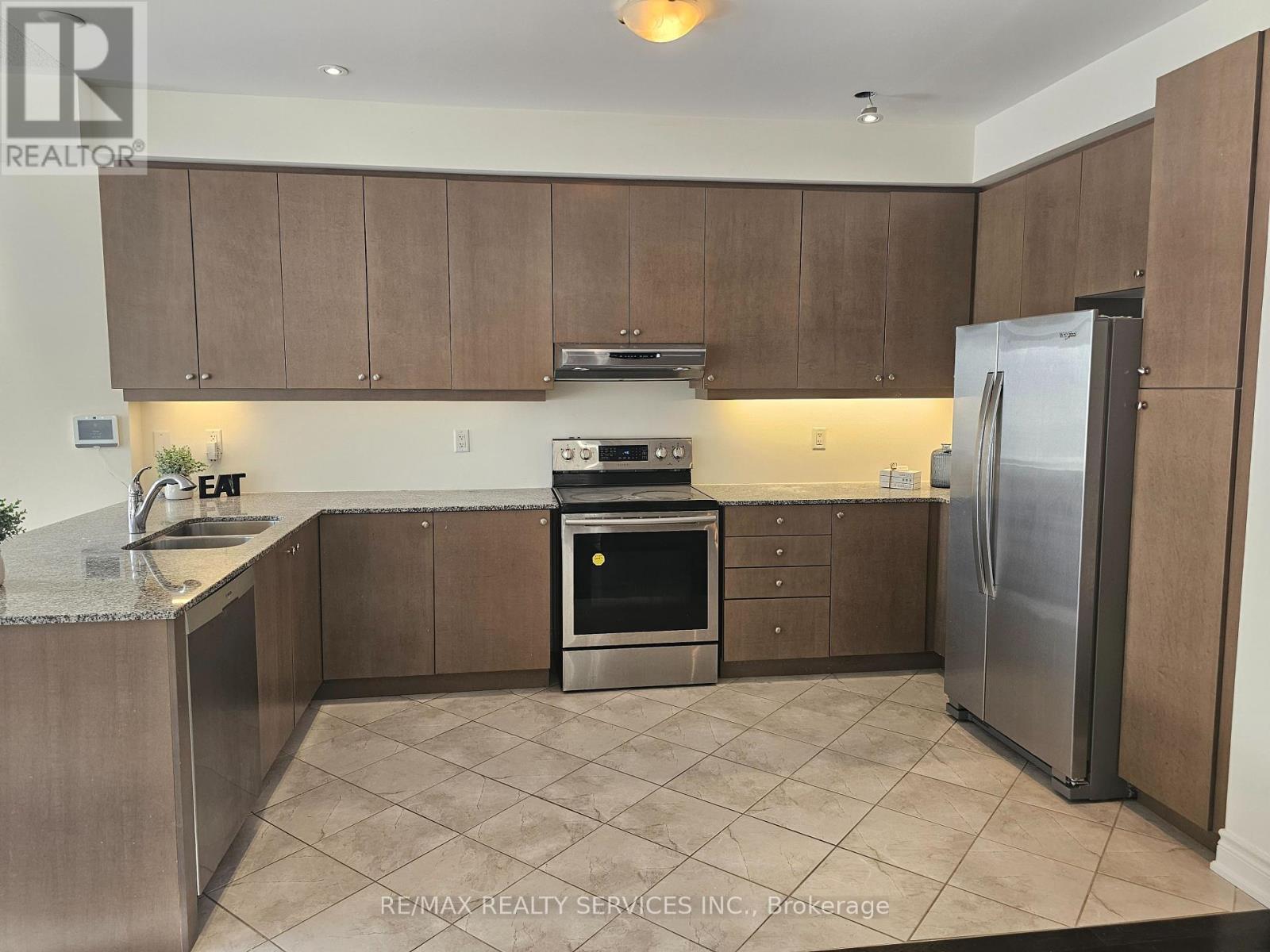 7 Lady Evelyn Crescent, Brampton, Ontario  L6Y 6C7 - Photo 8 - W12389697