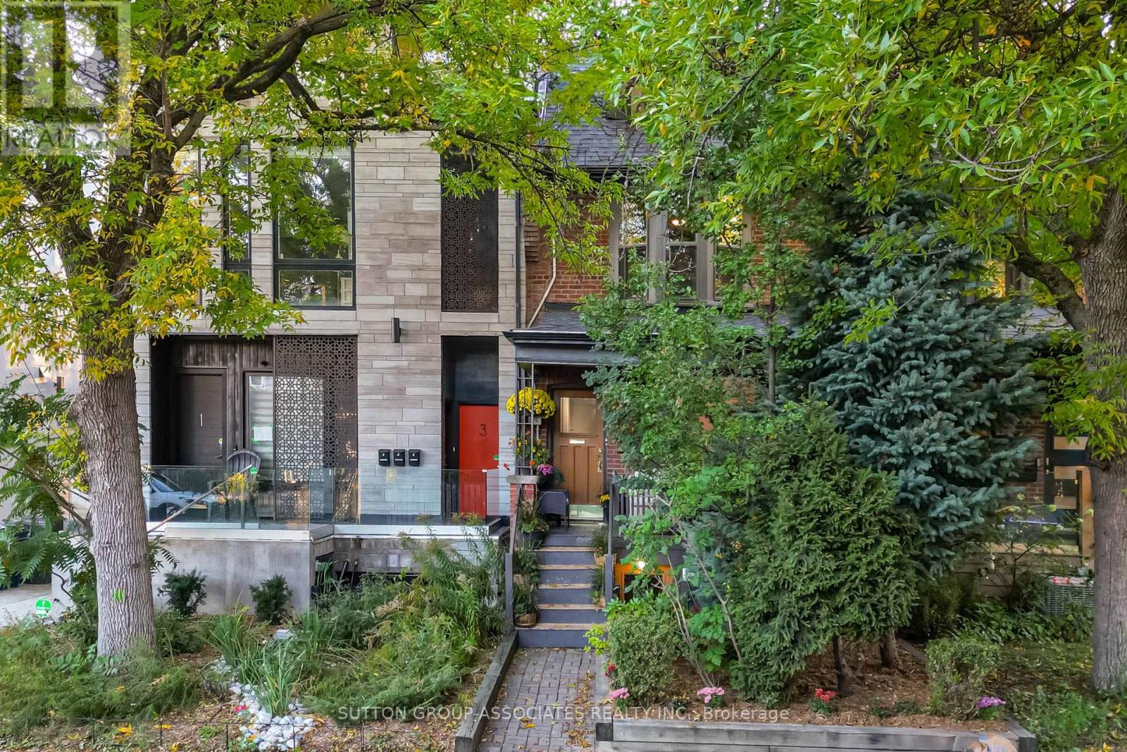 224 LIPPINCOTT STREET, Toronto, Ontario