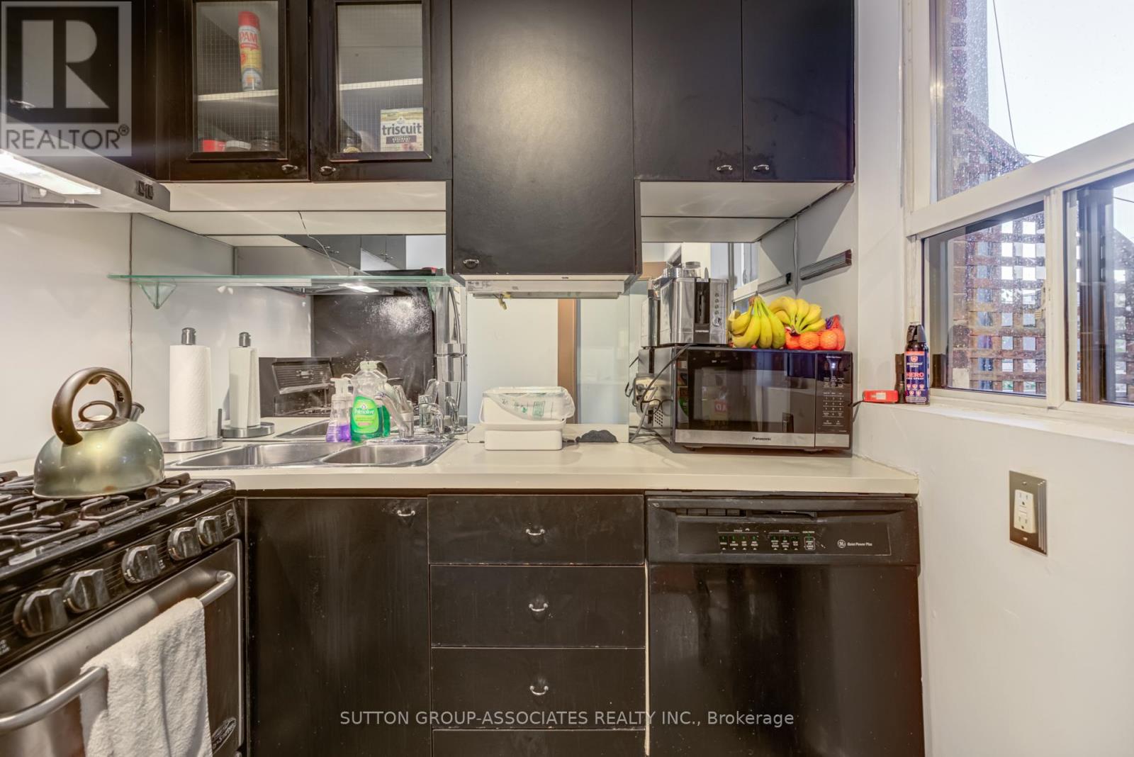 224 Lippincott Street, Toronto, Ontario  M5S 2P5 - Photo 9 - C12455309