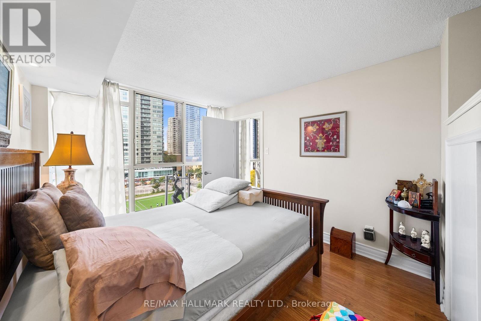 906 - 15 Maitland Place, Toronto, Ontario  M4Y 2X3 - Photo 13 - C12455314