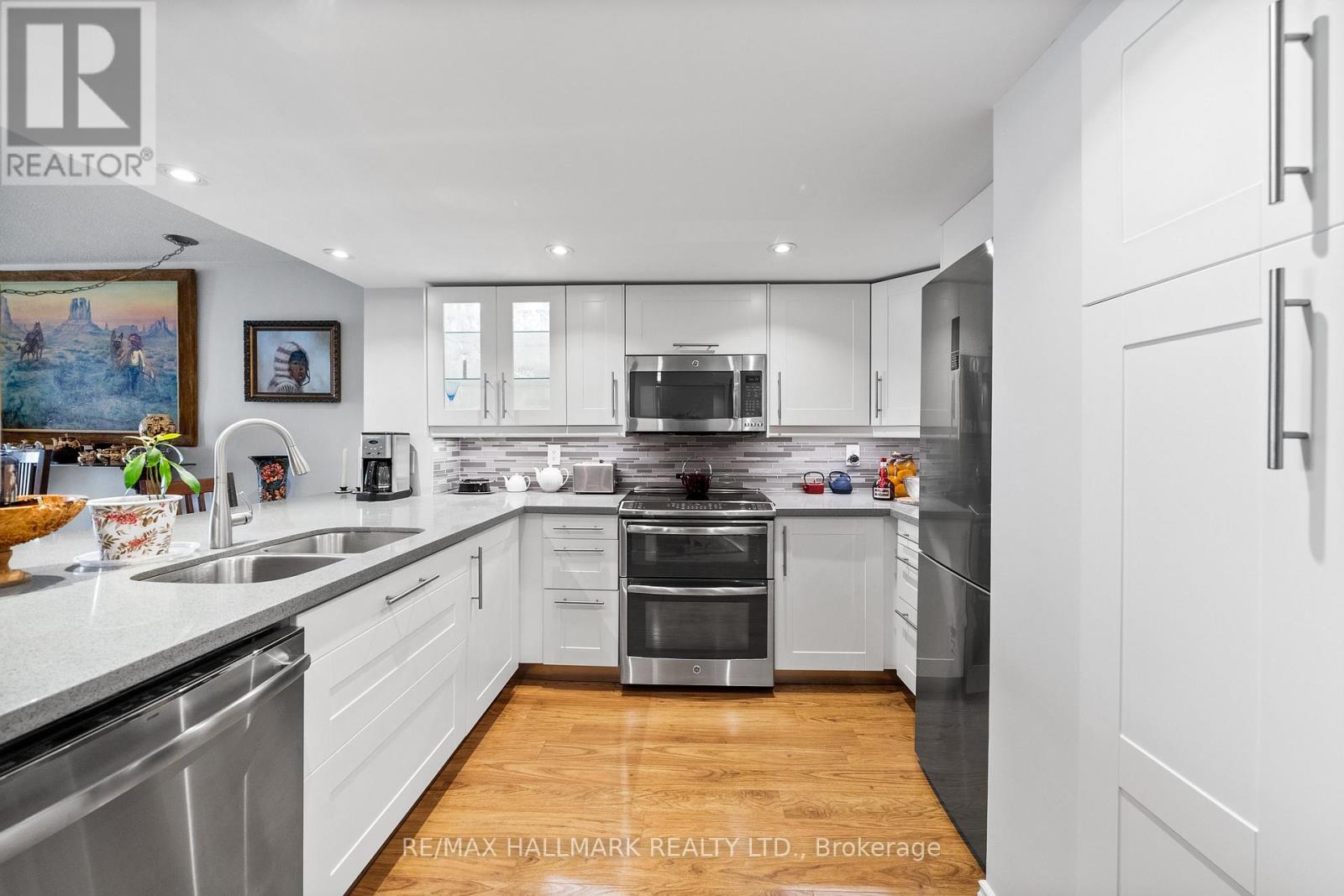 906 - 15 Maitland Place, Toronto, Ontario  M4Y 2X3 - Photo 4 - C12455314