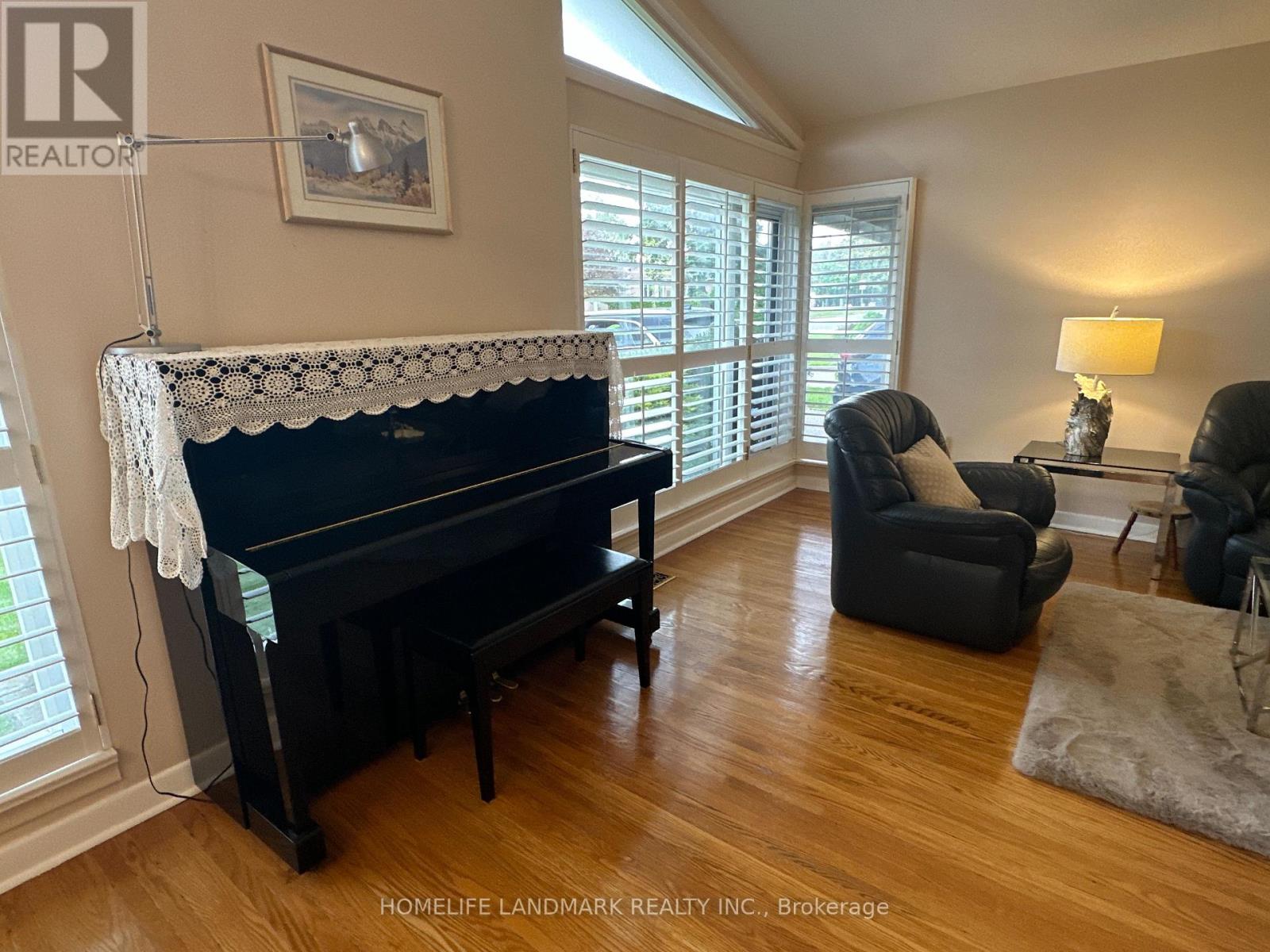 10 Blithfield Avenue, Toronto, Ontario  M2K 1Y1 - Photo 4 - C12455327