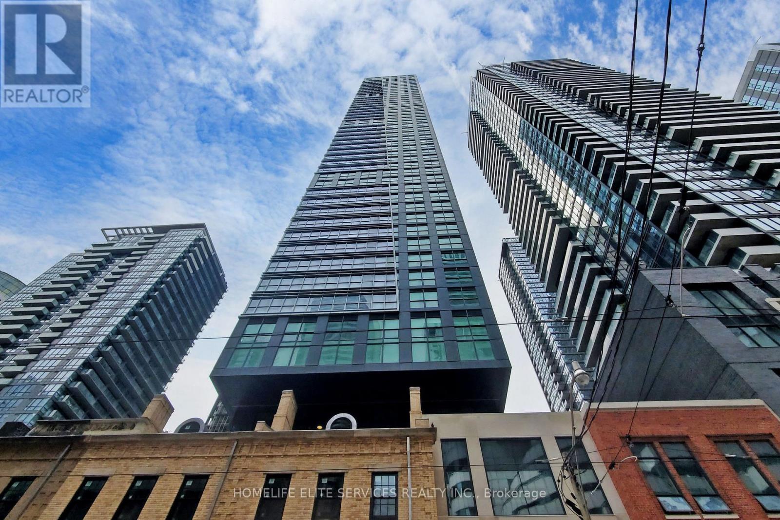 702 - 327 King Street W, Toronto, Ontario  M5V 0W7 - Photo 2 - C12455348