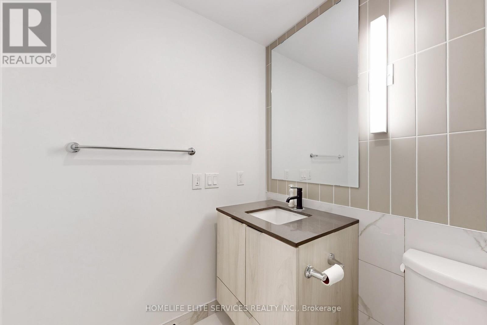 702 - 327 King Street W, Toronto, Ontario  M5V 0W7 - Photo 32 - C12455348
