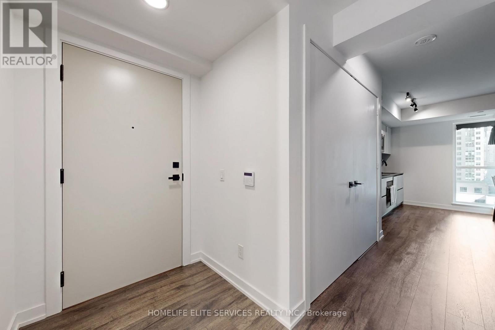 702 - 327 King Street W, Toronto, Ontario  M5V 0W7 - Photo 35 - C12455348