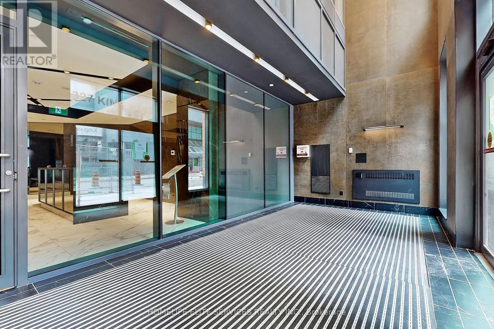 702 - 327 King Street W, Toronto, Ontario  M5V 0W7 - Photo 6 - C12455348