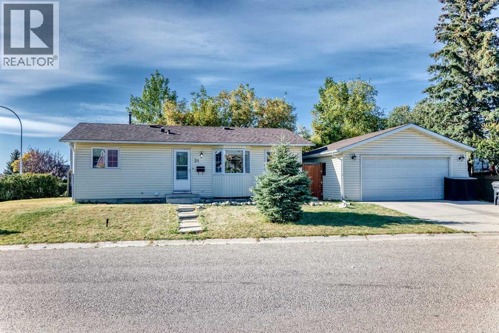 31 Castleglen Crescent Ne, Calgary, Alberta  T3J 1N2 - Photo 1 - A2259913