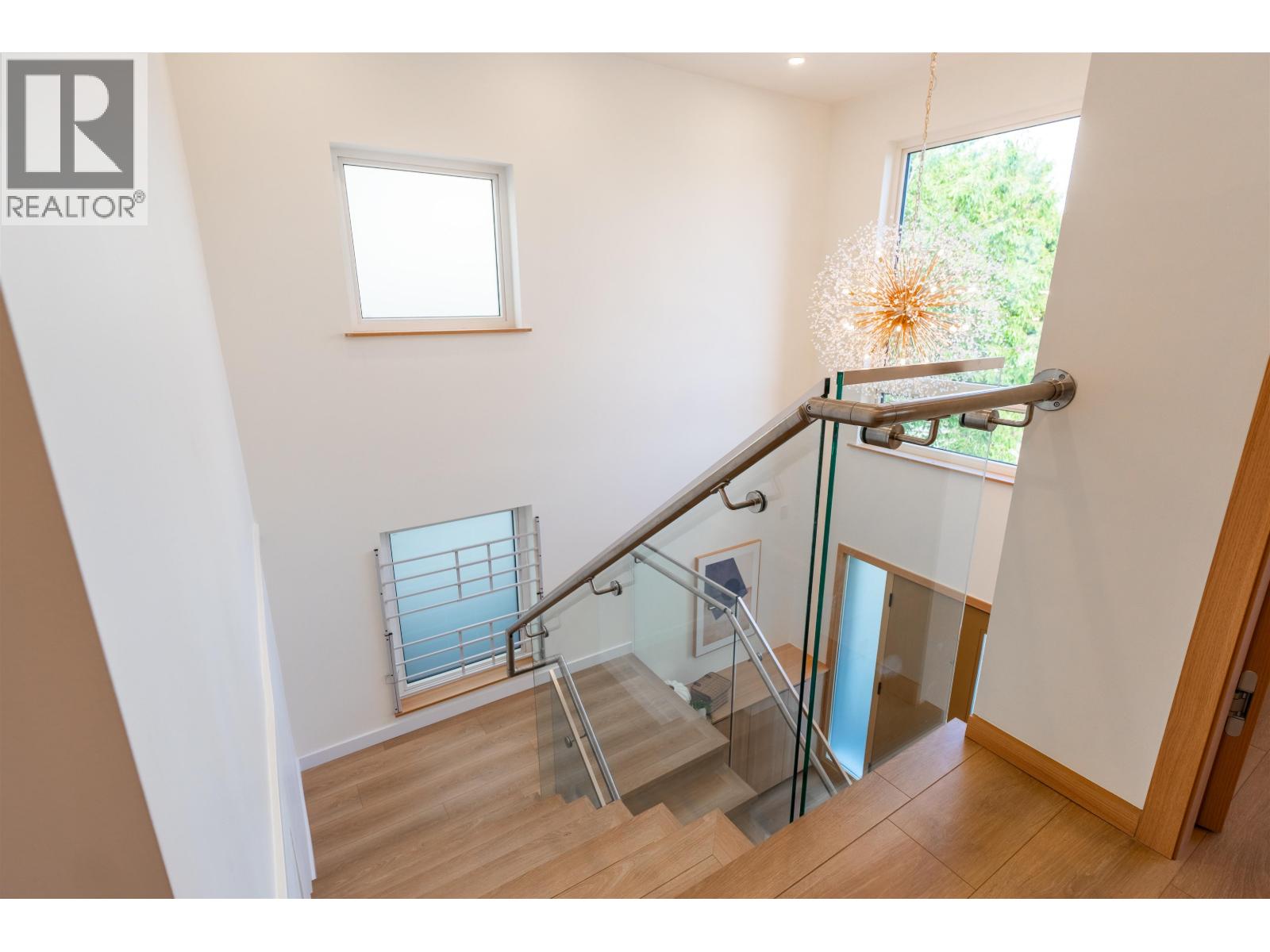 7 N Howard Avenue, Burnaby, British Columbia  V5B 1J6 - Photo 4 - R3048783