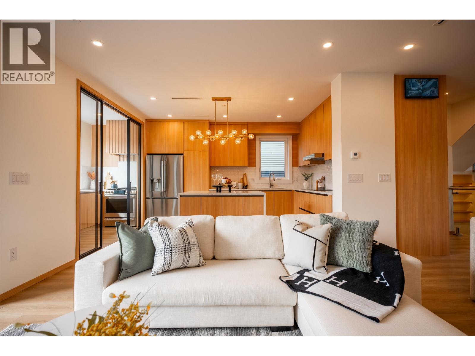 7 N Howard Avenue, Burnaby, British Columbia  V5B 1J6 - Photo 5 - R3048783