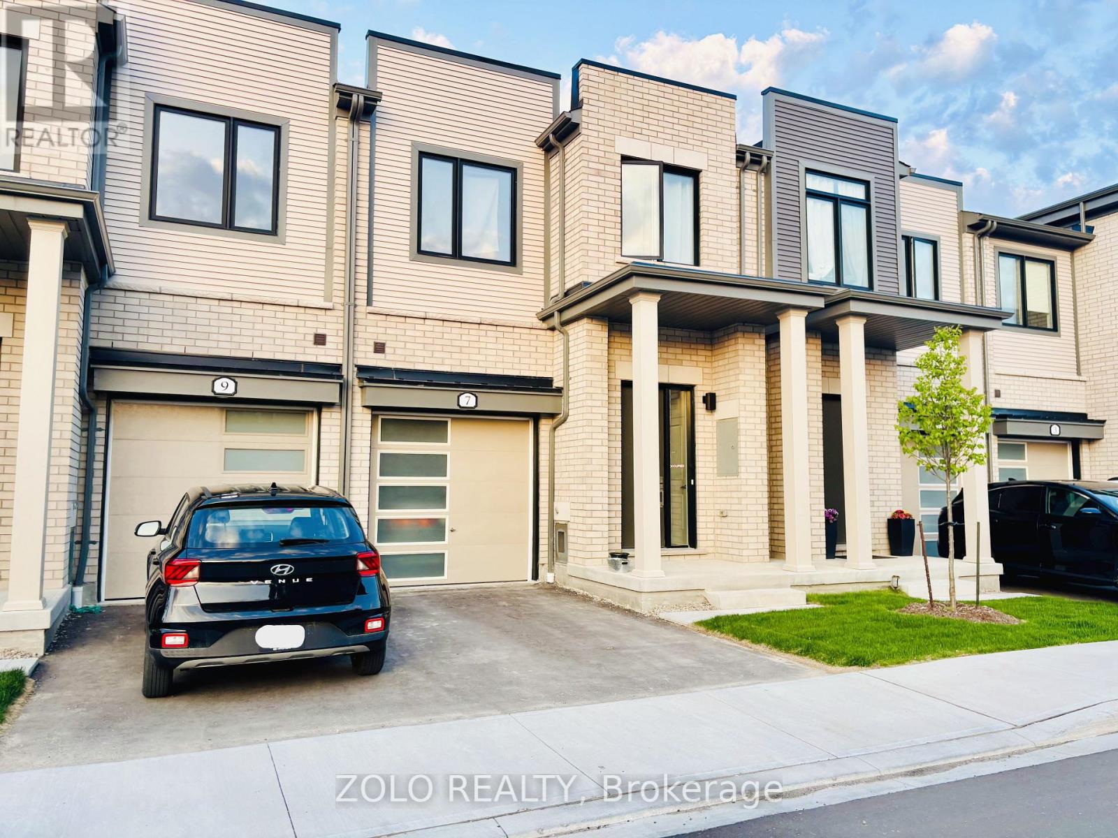 7 Sorbara Way, Whitby, Ontario  L1M 0M4 - Photo 3 - E12455358