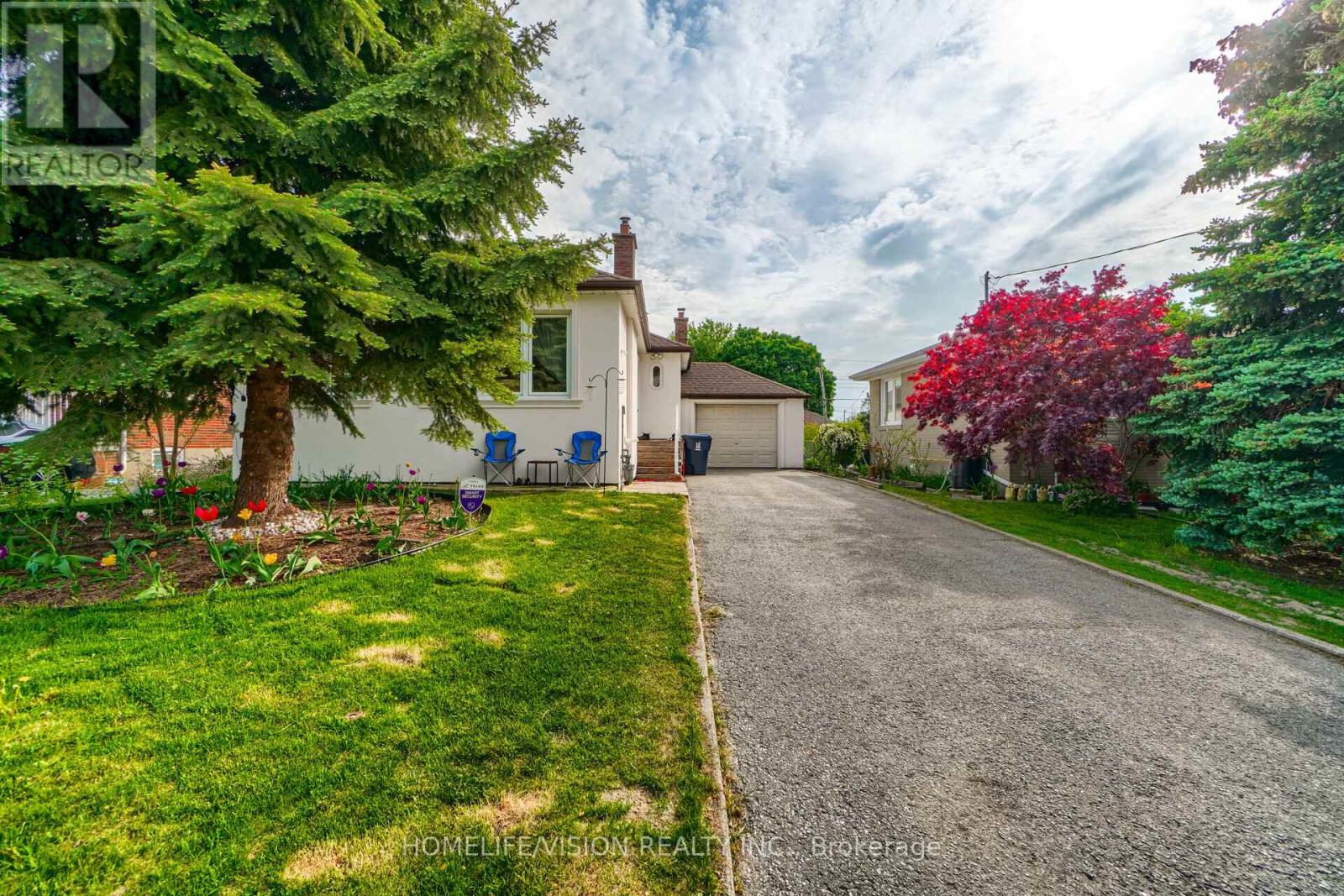 44 ARMITAGE DRIVE, Toronto, Ontario