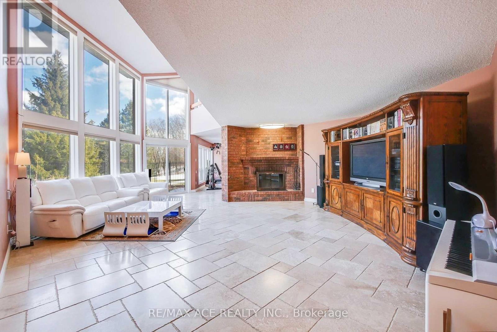 5 Island Court, Whitchurch-Stouffville, Ontario  L4A 3L5 - Photo 10 - N12455272