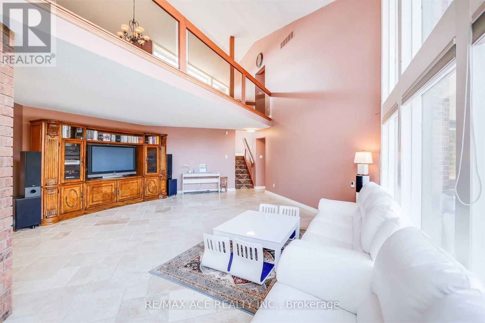 5 Island Court, Whitchurch-Stouffville, Ontario  L4A 3L5 - Photo 12 - N12455272