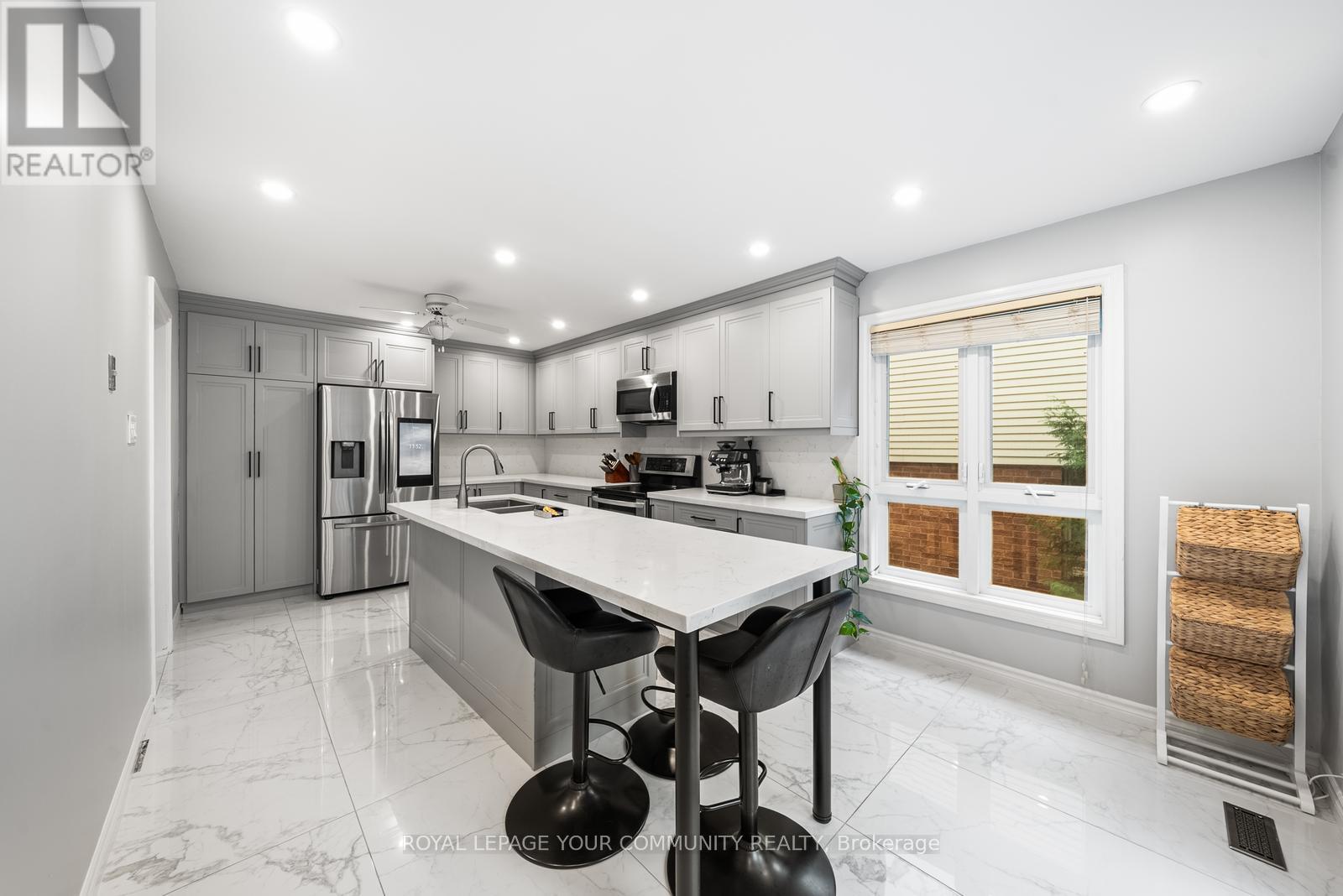 235 Kemano Road, Aurora, Ontario  L4G 5Z1 - Photo 12 - N12455335