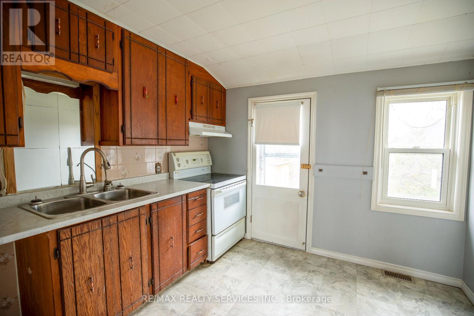 754328 Hwy 53 Road, Norwich, Ontario  N4S 7V8 - Photo 16 - X12363547