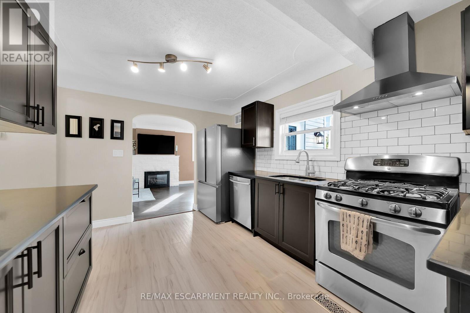 350 Pottruff Road N, Hamilton, Ontario  L8H 2M4 - Photo 12 - X12454542