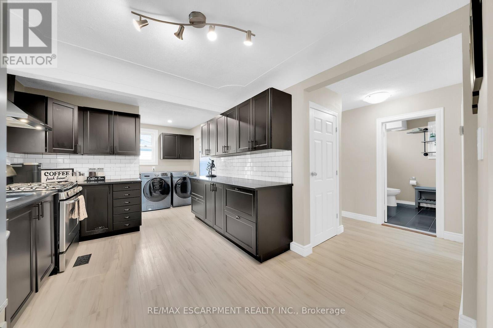 350 Pottruff Road N, Hamilton, Ontario  L8H 2M4 - Photo 10 - X12454542