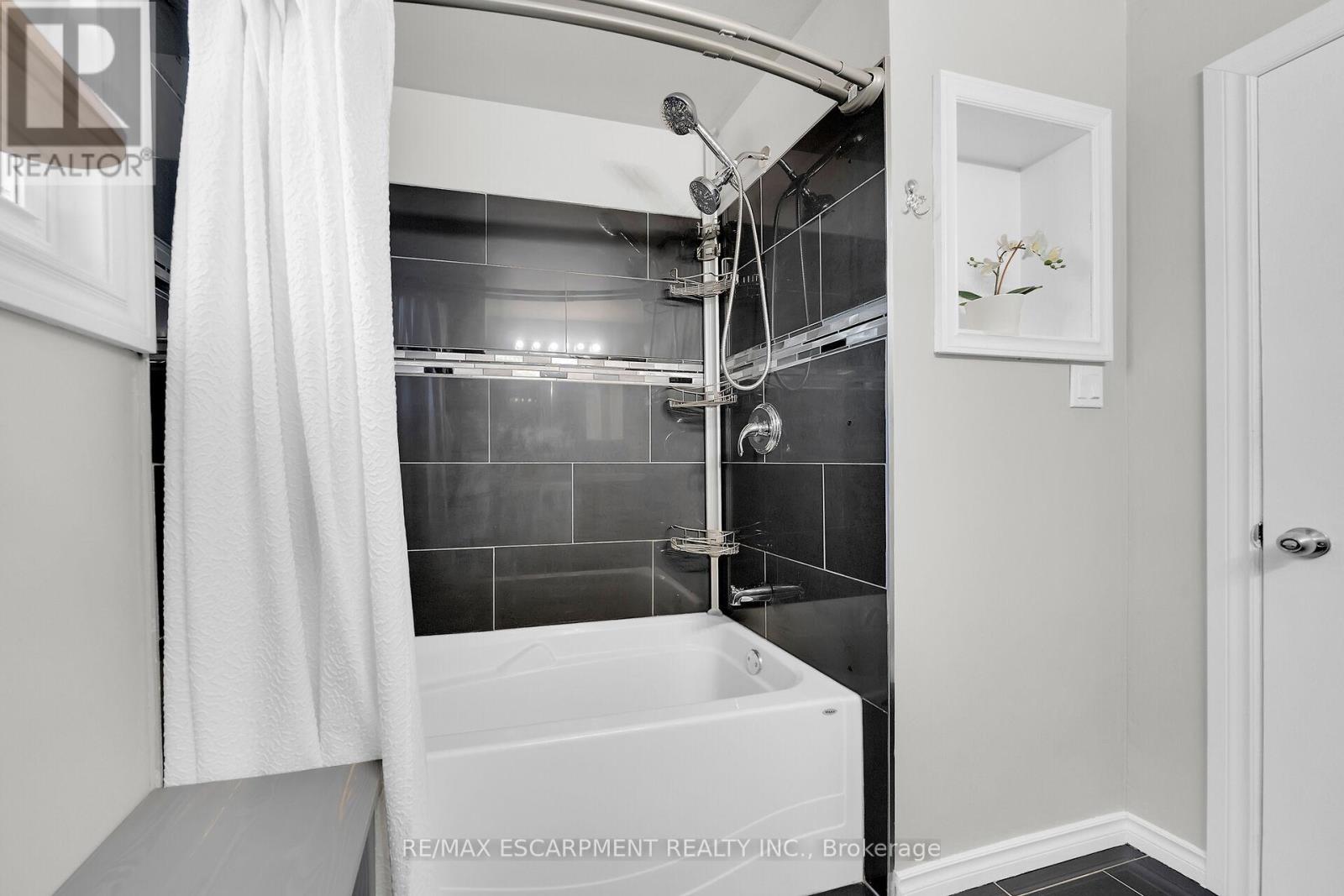 350 Pottruff Road N, Hamilton, Ontario  L8H 2M4 - Photo 16 - X12454542