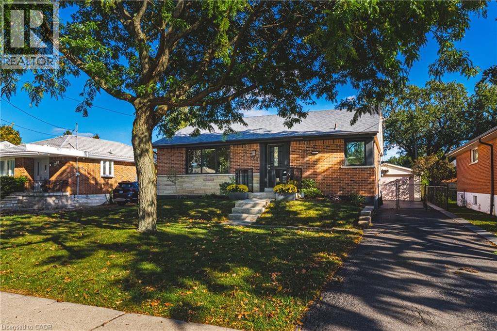 204 FERNWOOD Crescent, Hamilton, Ontario