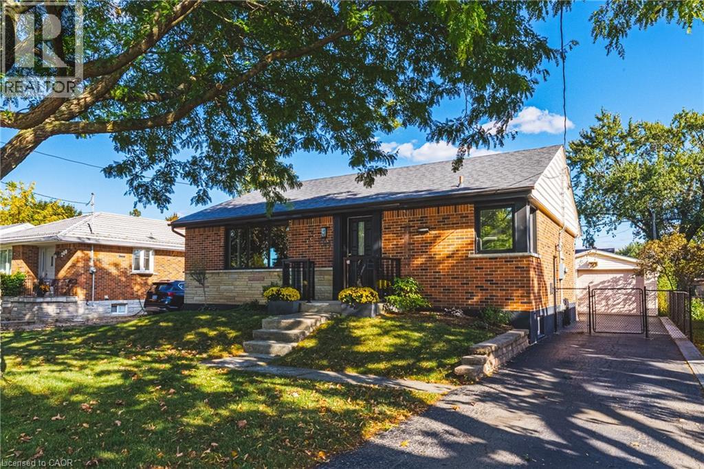 204 Fernwood Crescent, Hamilton, Ontario  L8T 3L4 - Photo 3 - 40778067