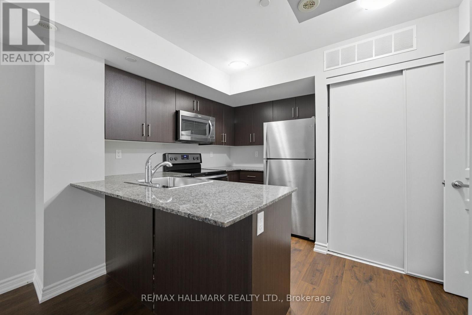 10 - 130 Long Branch Avenue, Toronto, Ontario  M8W 0B1 - Photo 14 - W12455275