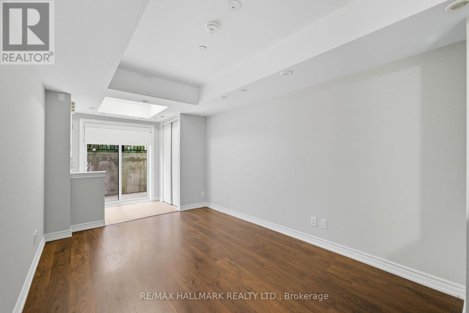 10 - 130 Long Branch Avenue, Toronto, Ontario  M8W 0B1 - Photo 8 - W12455275