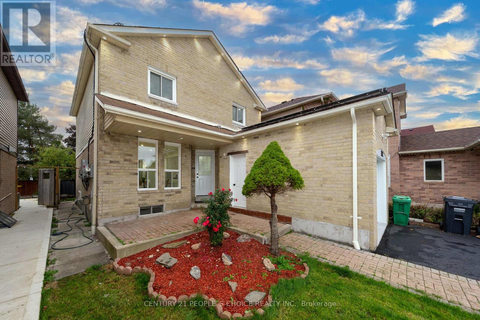 3242 Cambourne Crescent, Mississauga, Ontario  L5N 5G3 - Photo 2 - W12455277