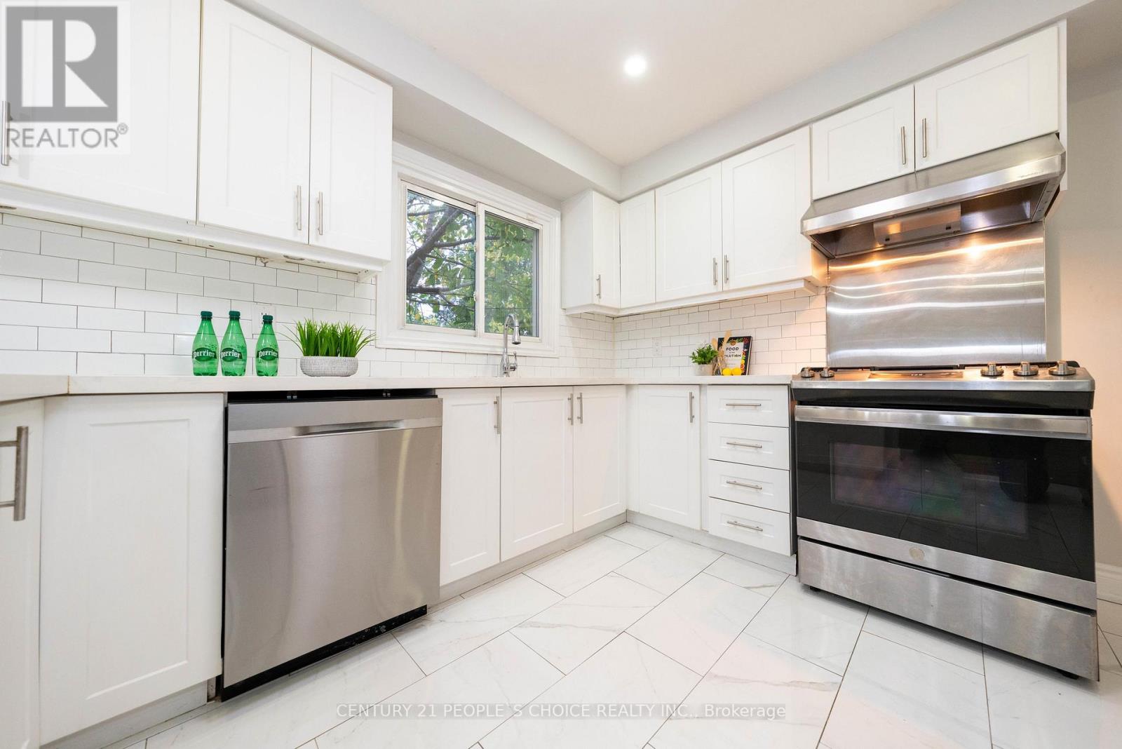 3242 Cambourne Crescent, Mississauga, Ontario  L5N 5G3 - Photo 5 - W12455277