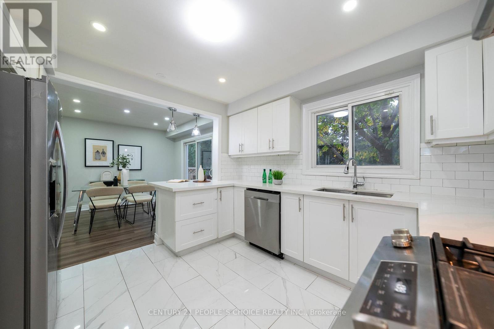 3242 Cambourne Crescent, Mississauga, Ontario  L5N 5G3 - Photo 6 - W12455277