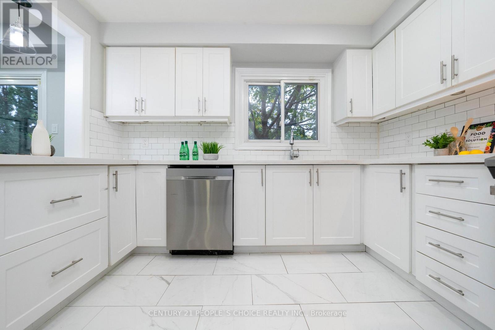3242 Cambourne Crescent, Mississauga, Ontario  L5N 5G3 - Photo 8 - W12455277