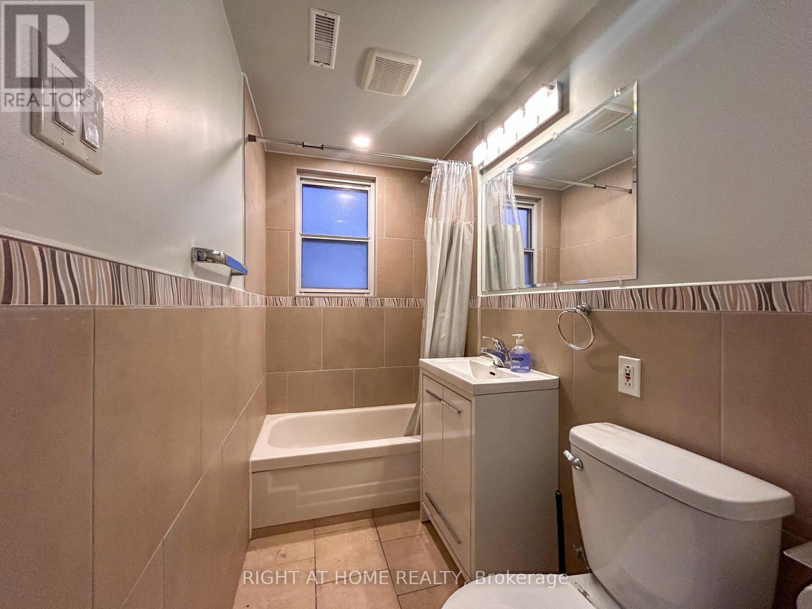 1039 Ossington Avenue, Toronto, Ontario  M6G 3V9 - Photo 4 - W12455282