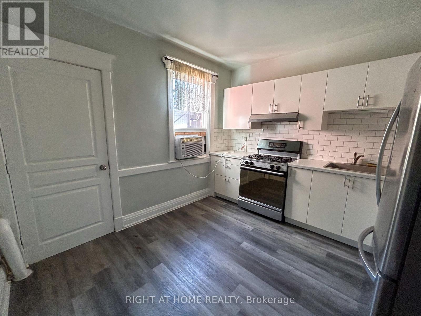 1039 Ossington Avenue, Toronto, Ontario  M6G 3V9 - Photo 7 - W12455282