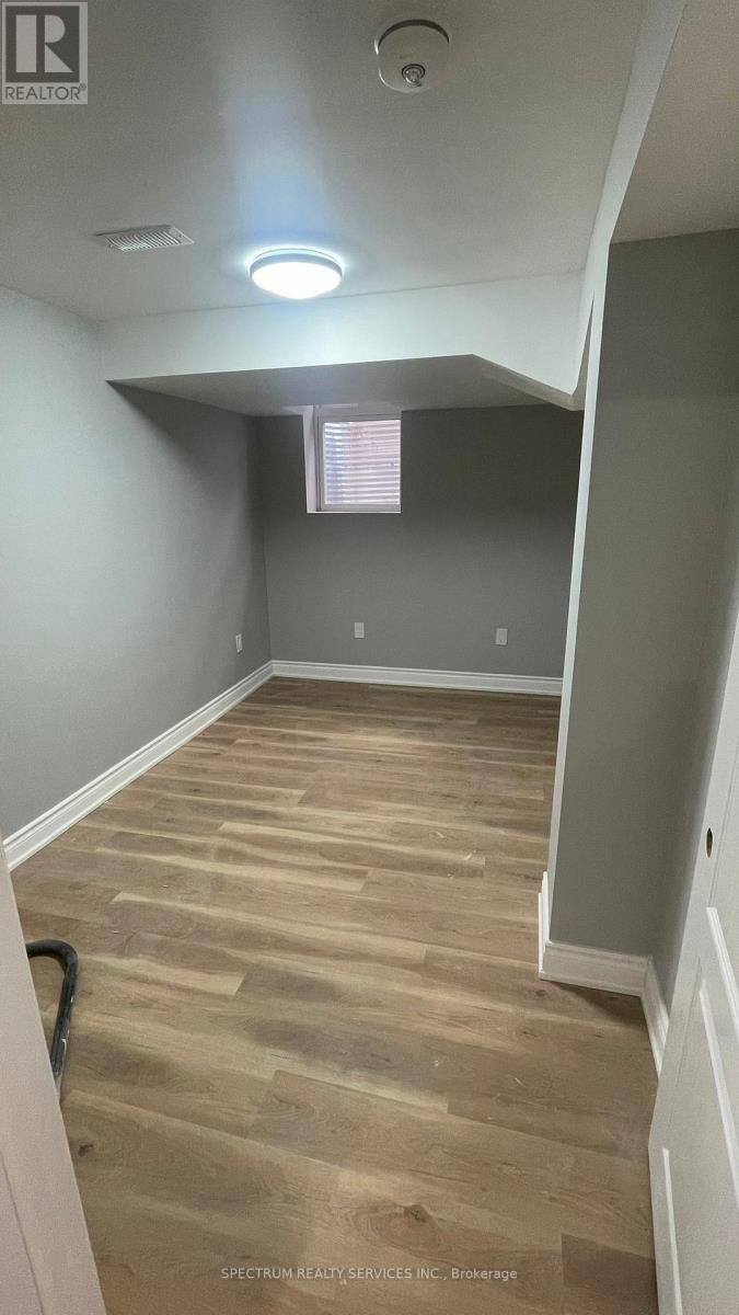 Bsmt - 1074 Costigan Road, Milton, Ontario  L9T 6N6 - Photo 14 - W12455287