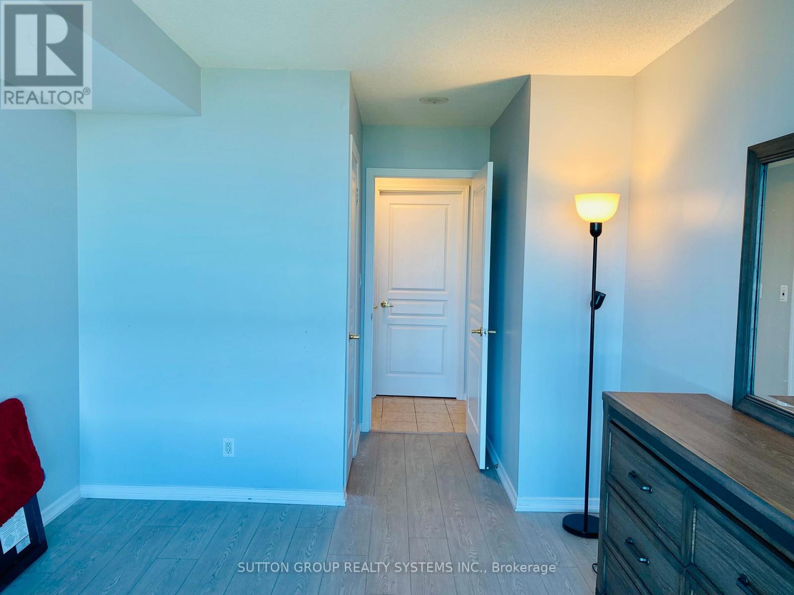 1005 - 4879 Kimbermount Avenue, Mississauga, Ontario  L5M 7R8 - Photo 12 - W12455298