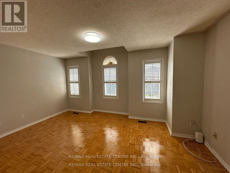 7193 Magistrate Terrace, Mississauga, Ontario  L5W 1T6 - Photo 12 - W12455299