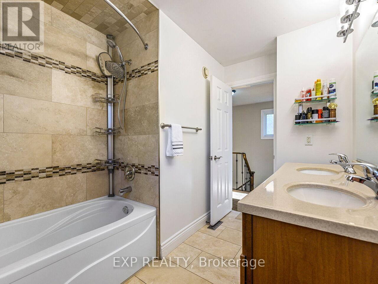 2840 Tradewind Drive, Mississauga, Ontario  L5N 6L1 - Photo 17 - W12455301