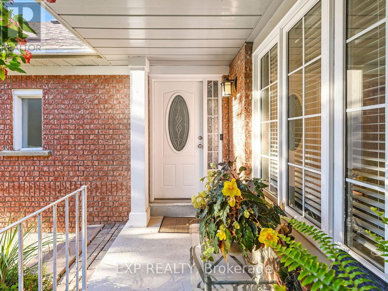 2840 Tradewind Drive, Mississauga, Ontario  L5N 6L1 - Photo 2 - W12455301