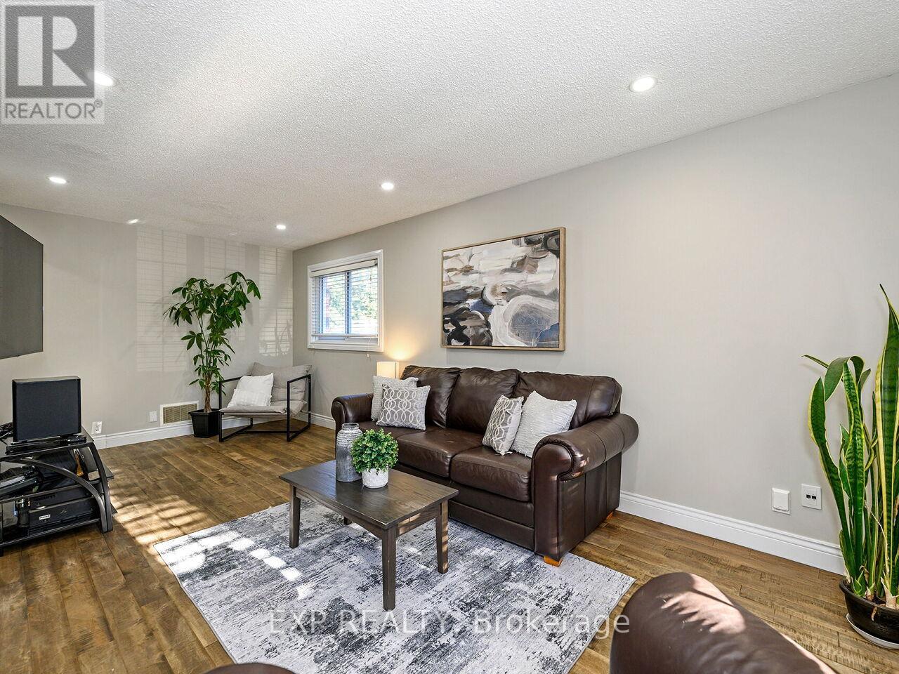 2840 Tradewind Drive, Mississauga, Ontario  L5N 6L1 - Photo 3 - W12455301