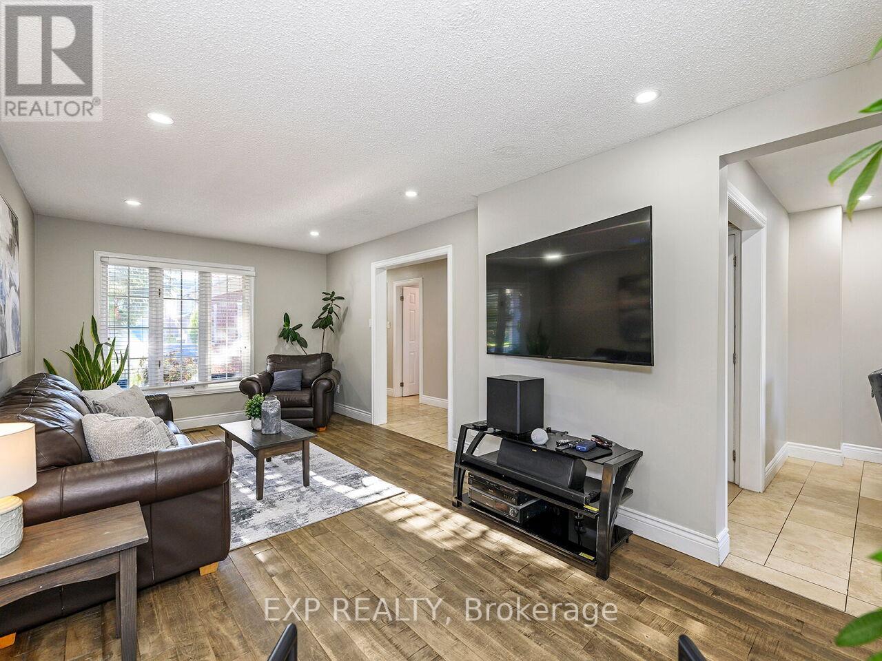 2840 Tradewind Drive, Mississauga, Ontario  L5N 6L1 - Photo 4 - W12455301