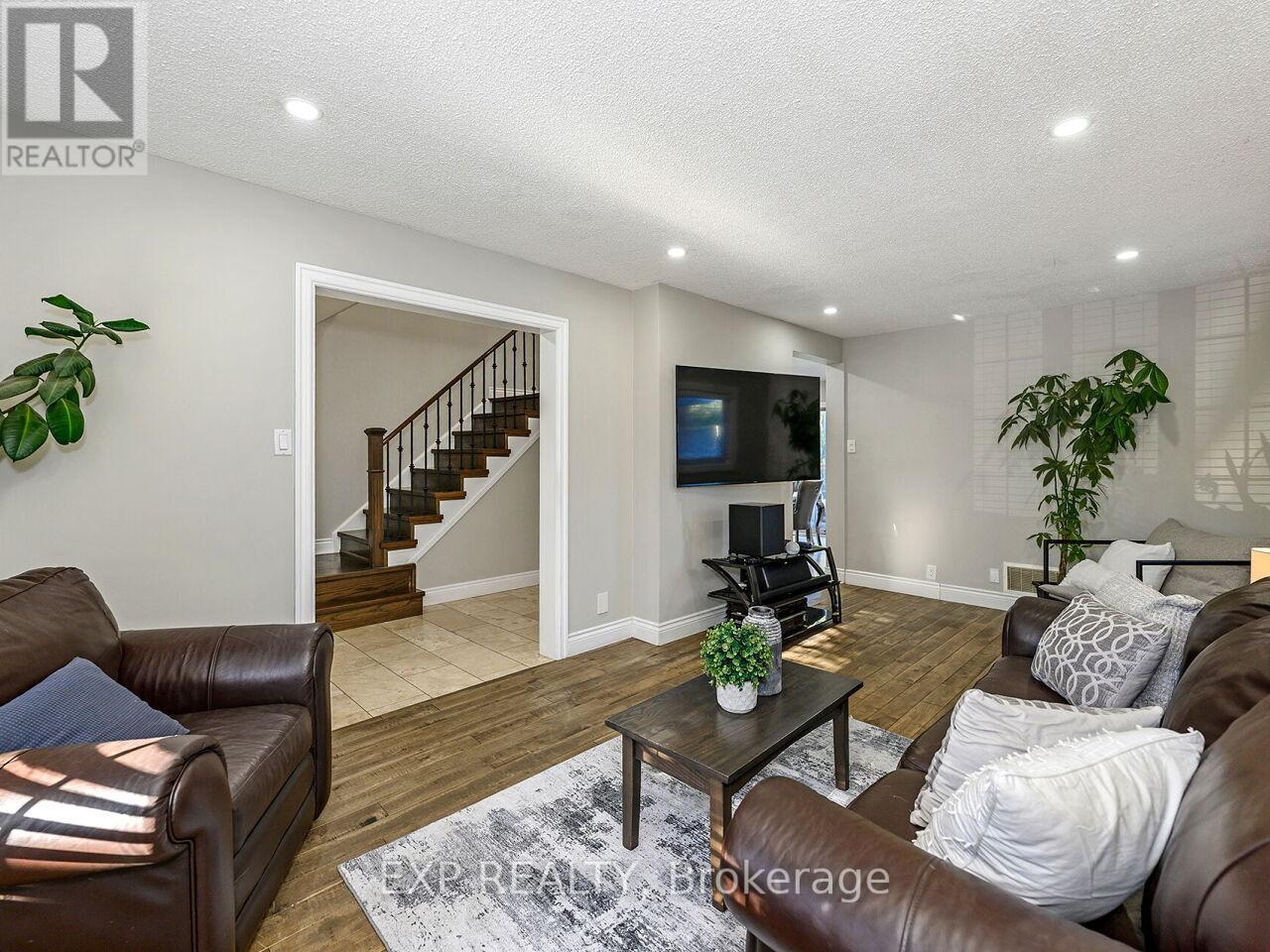 2840 Tradewind Drive, Mississauga, Ontario  L5N 6L1 - Photo 5 - W12455301