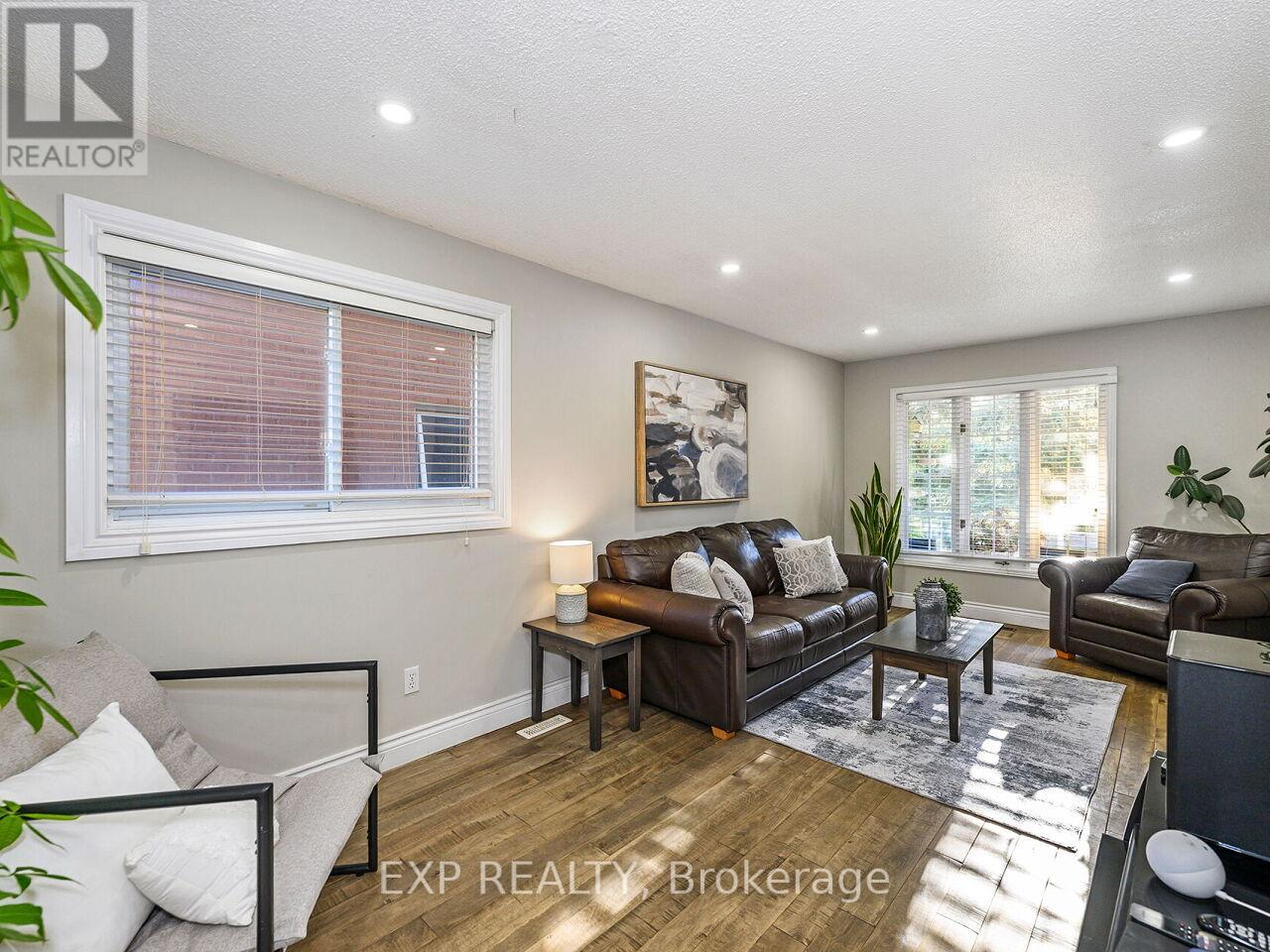 2840 Tradewind Drive, Mississauga, Ontario  L5N 6L1 - Photo 6 - W12455301