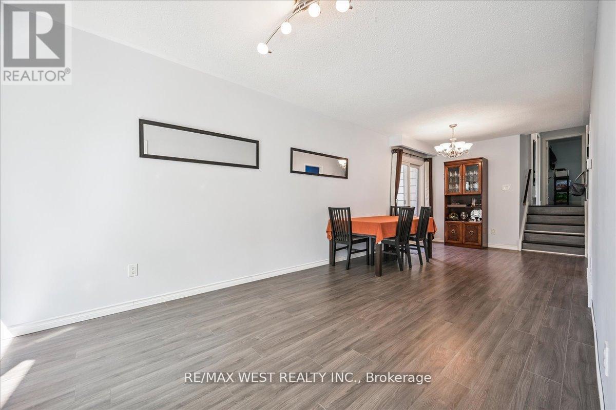 5019 Brady Avenue, Burlington, Ontario  L7L 3X5 - Photo 3 - W12455302