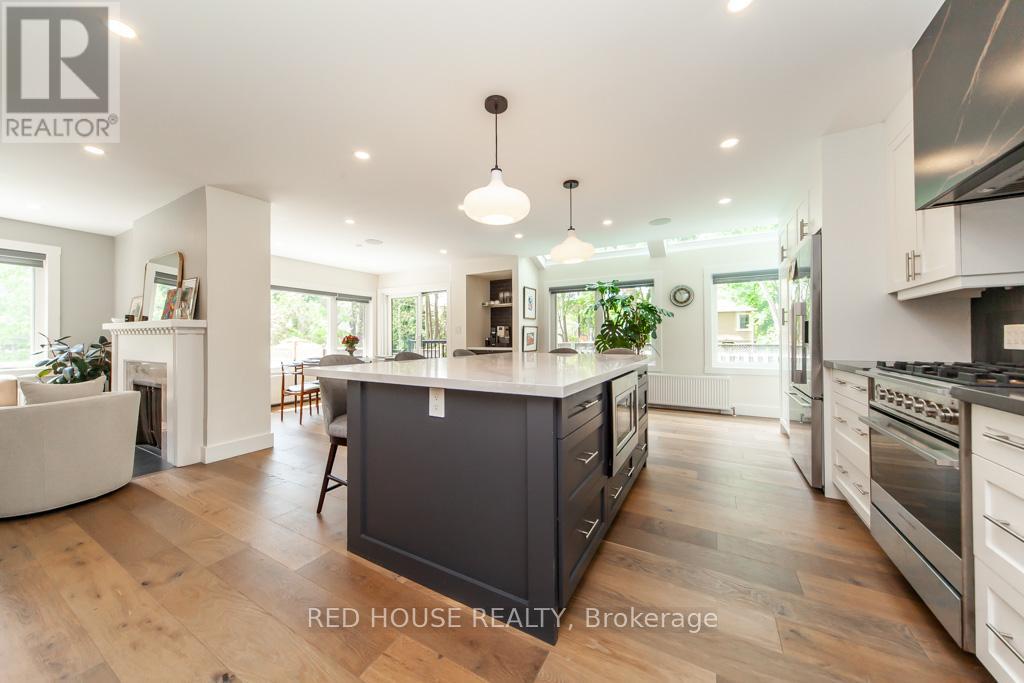 29 Pinewood Trail, Mississauga, Ontario  L5G 2L2 - Photo 6 - W12455321