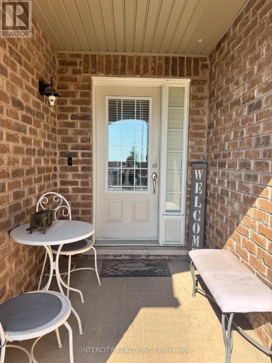 67 Baycliffe Crescent, Brampton, Ontario  L7A 0S5 - Photo 2 - W12455326