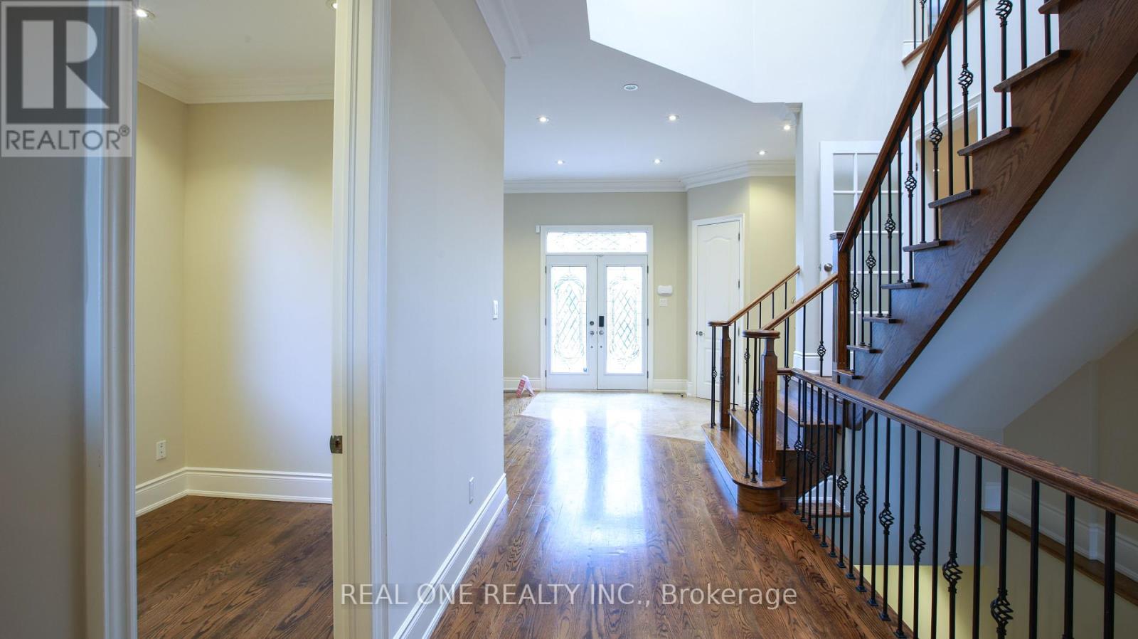 38 Stonegate Road, Toronto, Ontario  M8Y 1V5 - Photo 14 - W12455341