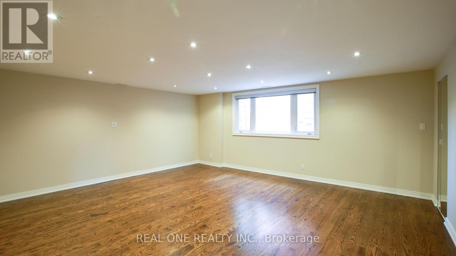 38 Stonegate Road, Toronto, Ontario  M8Y 1V5 - Photo 17 - W12455341