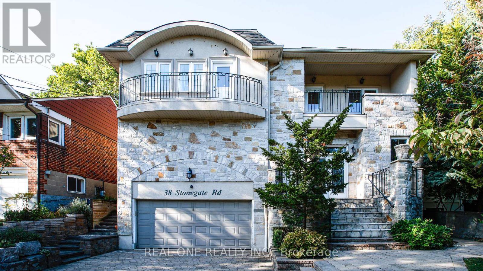 38 Stonegate Road, Toronto, Ontario  M8Y 1V5 - Photo 2 - W12455341