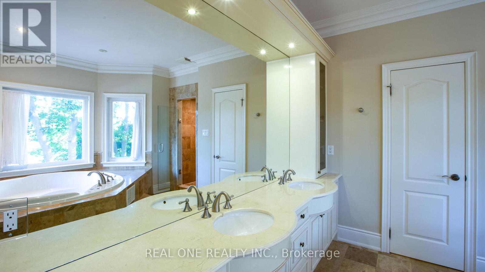 38 Stonegate Road, Toronto, Ontario  M8Y 1V5 - Photo 50 - W12455341